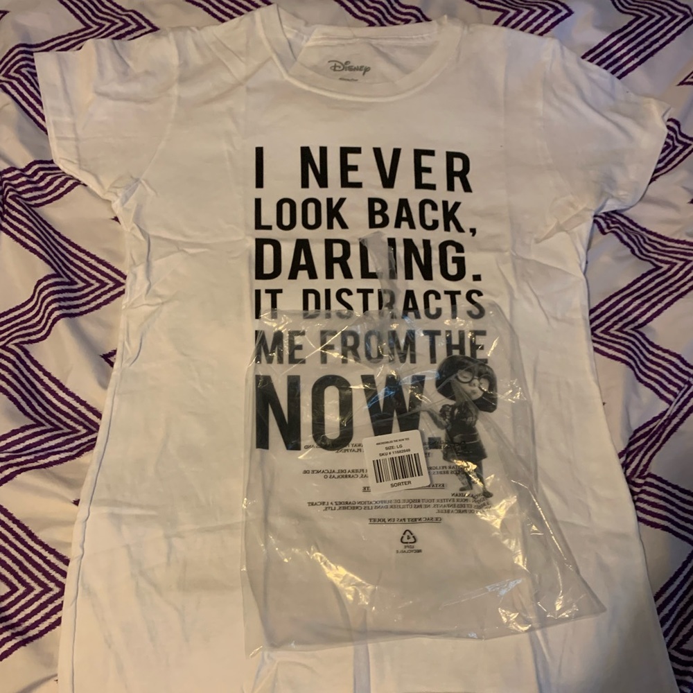 NWT. Hot Topic The Incredibles Edna tee - large
